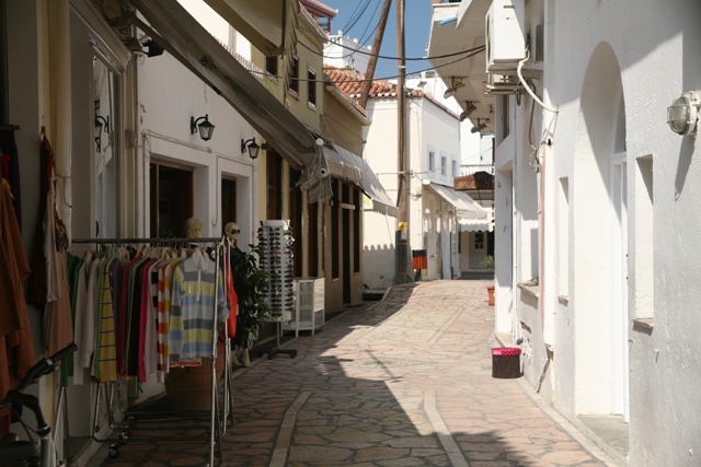 Spetses Island - Wander around the narrow streets of the town 